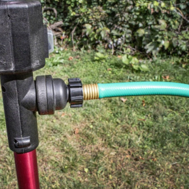 Garden hose adapter with magnetic connection